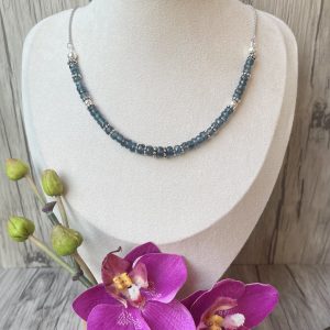 collier cyanite mousse