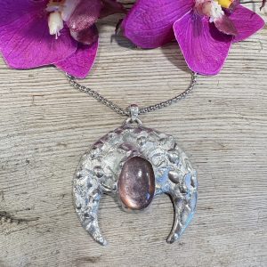 collier Lune de Lépidolite Rose monté sur Etain et Argent