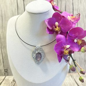 ras de cou en lépidolite rose montée sur étain et argent