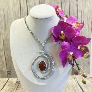 collier sautoir de cornaline sur étain et argent