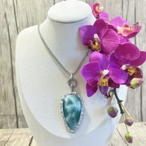 collier sautoir d'Hémimorphite sur étain et argent.