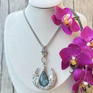 Collier Sautoir Lune en Kyanite AAA sur Etain et argent