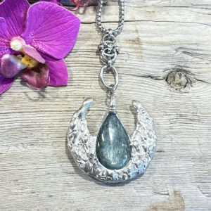 kyanite sofr soldering 2 Collier Sautoir Lune en Kyanite AAA sur Etain et argent