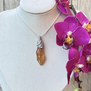 ras de cou en quartz tangerine monté sur étain et argent