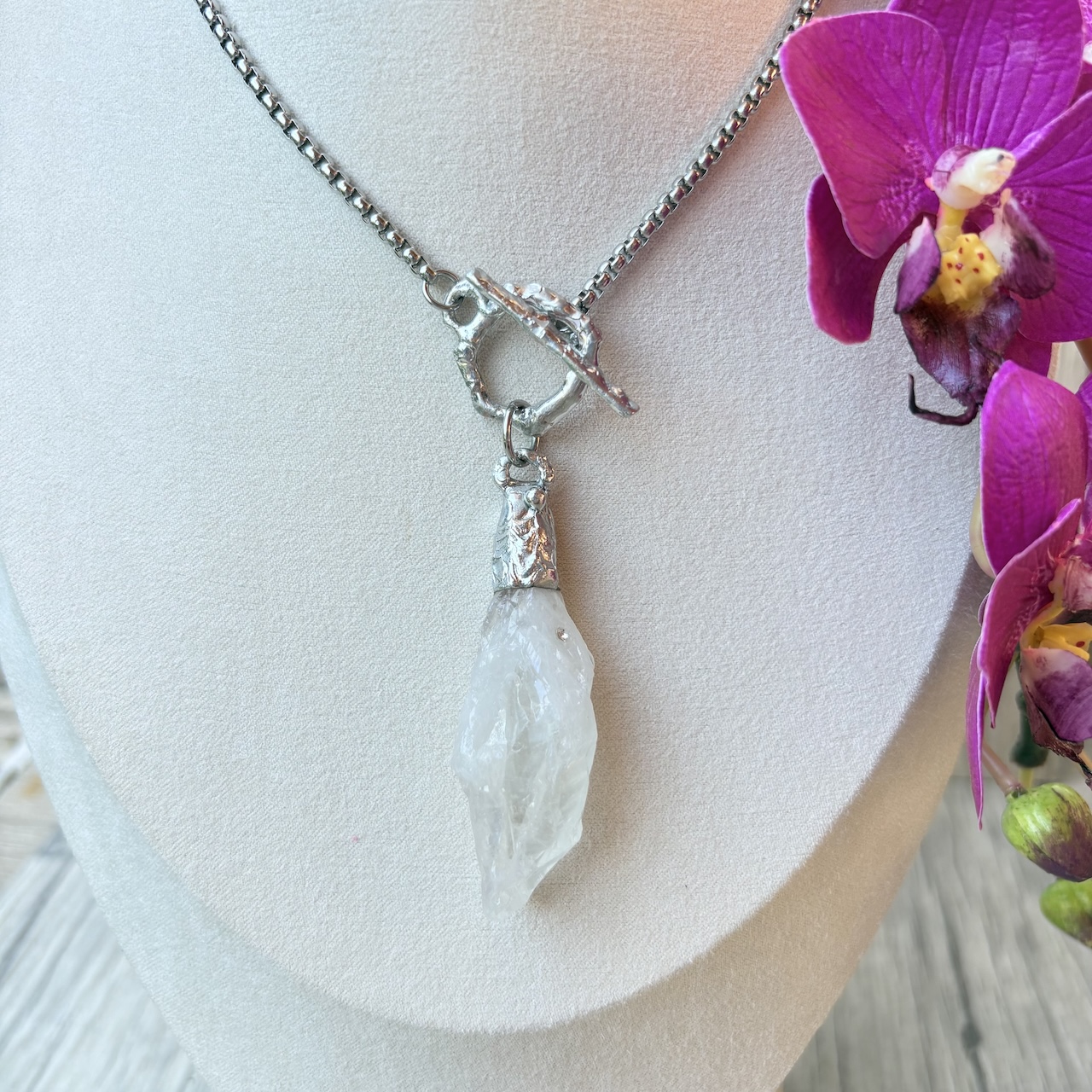 collier sautoir de Quartz et fermoir en T sur étain et argent