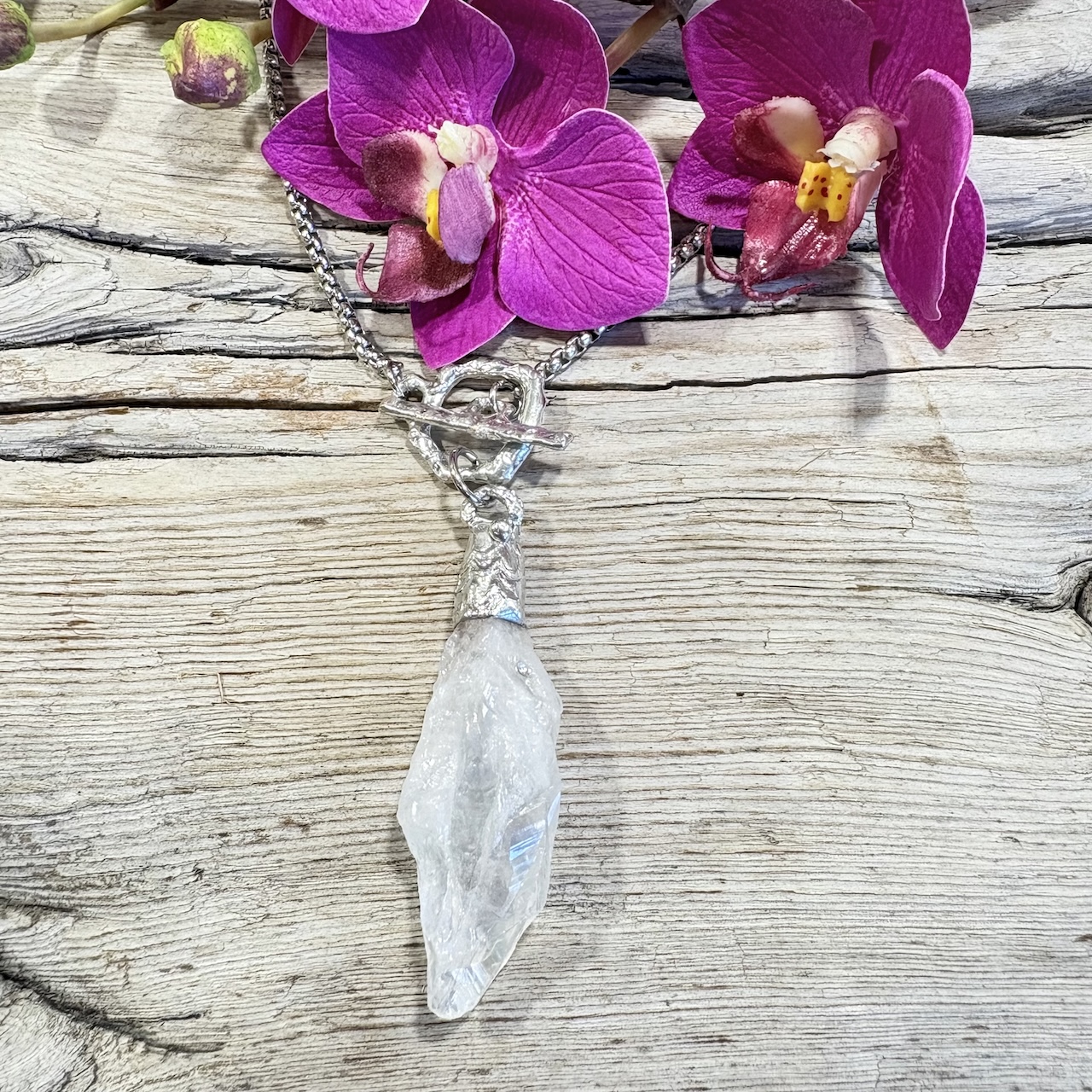 collier sautoir de Quartz et fermoir en T sur étain et argent