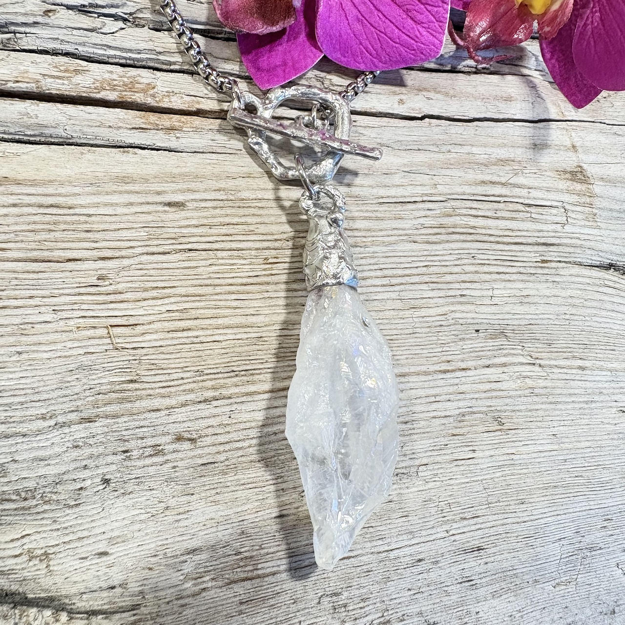 collier sautoir de Quartz et fermoir en T sur étain et argent