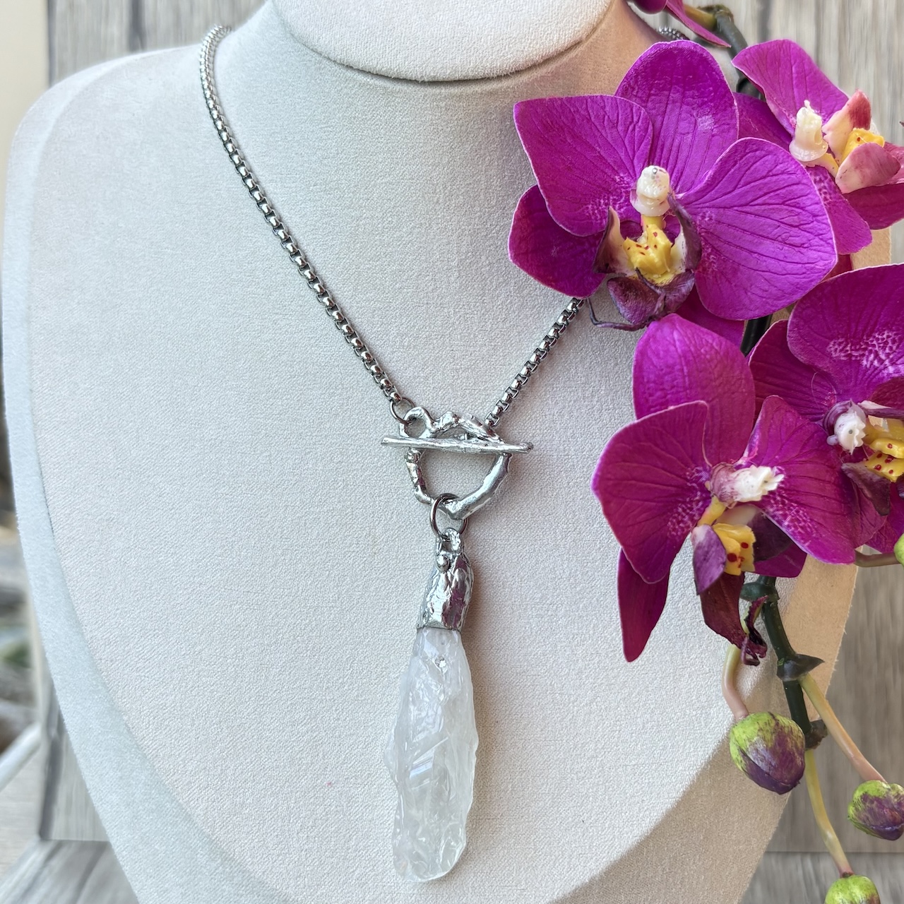 collier sautoir de Quartz et fermoir en T sur étain et argent