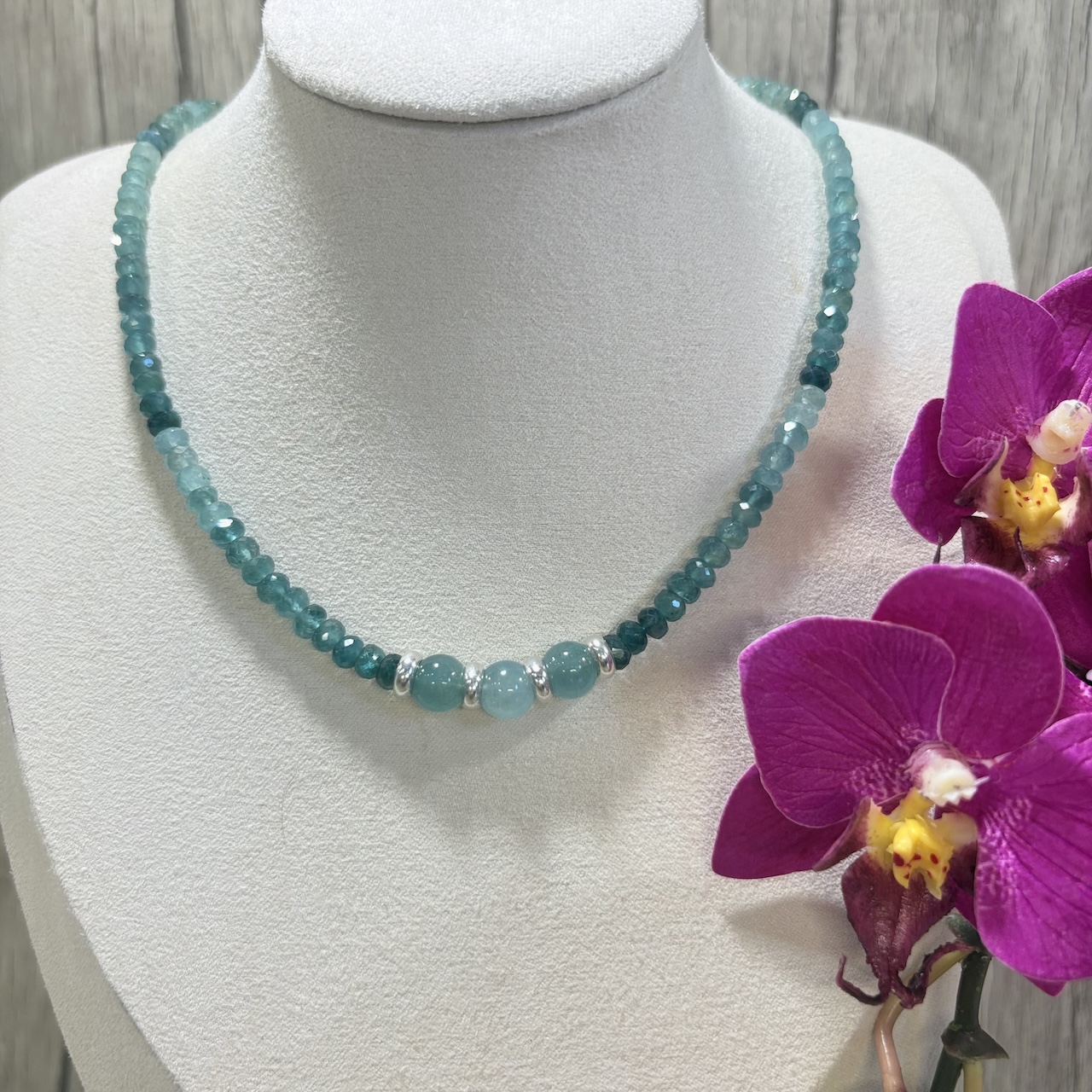 Collier ras de cou grandidierite et argent