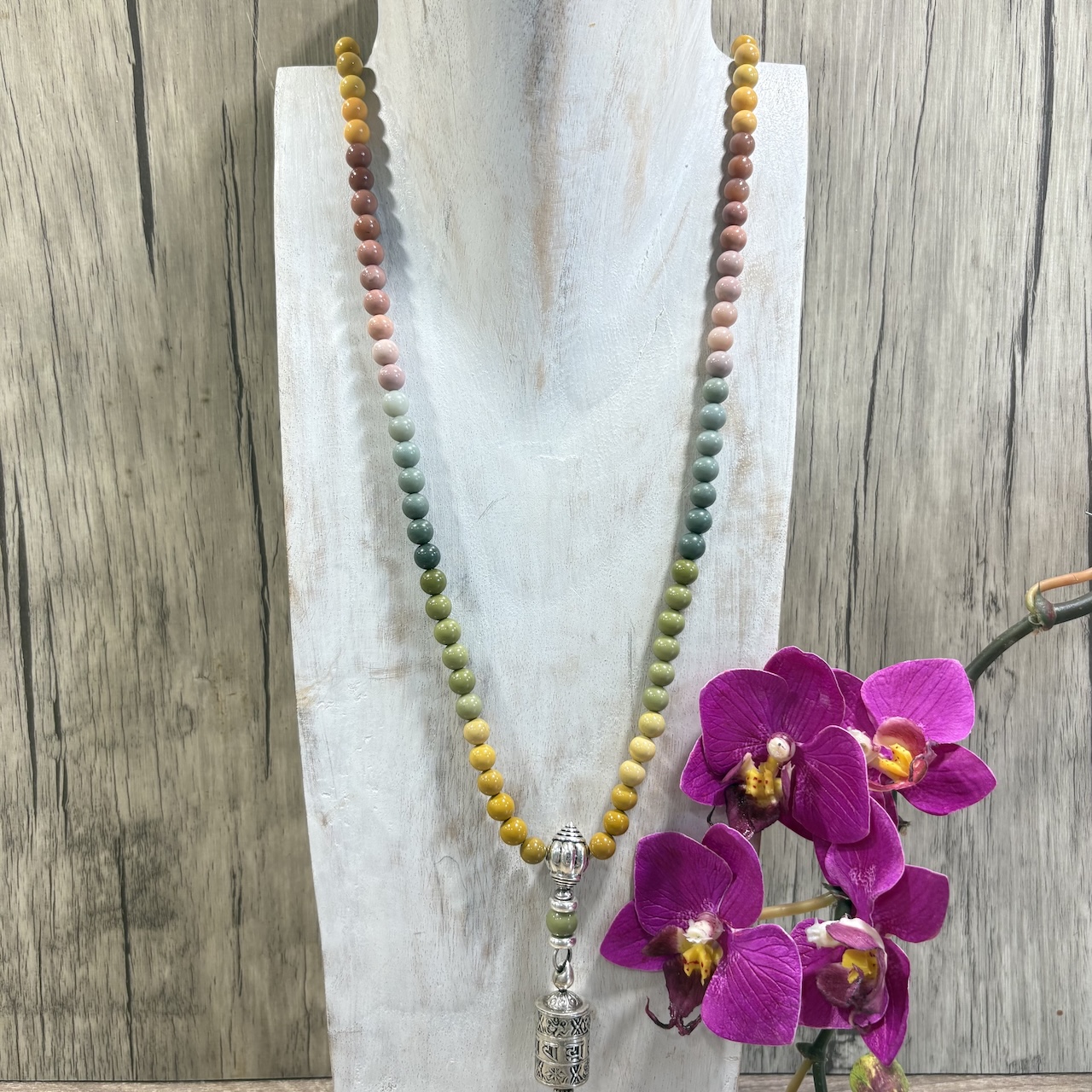 Collier Agate Alashan de grade 3A+ avec moulin à prières en argent 925